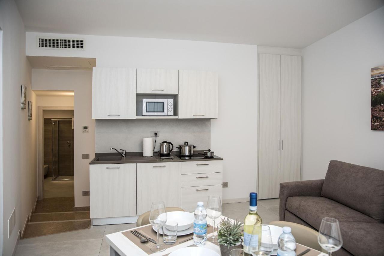 Camelot Appartamenti - Business E Holiday San Martino Buon Albergo Buitenkant foto